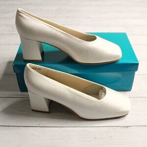 Colorful Creations Women's Size 8.5 D Wide White Pumps Dyeable Satin Fabric